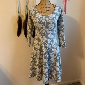 Lauren Conrad 3/4 sleeve blue & white dress